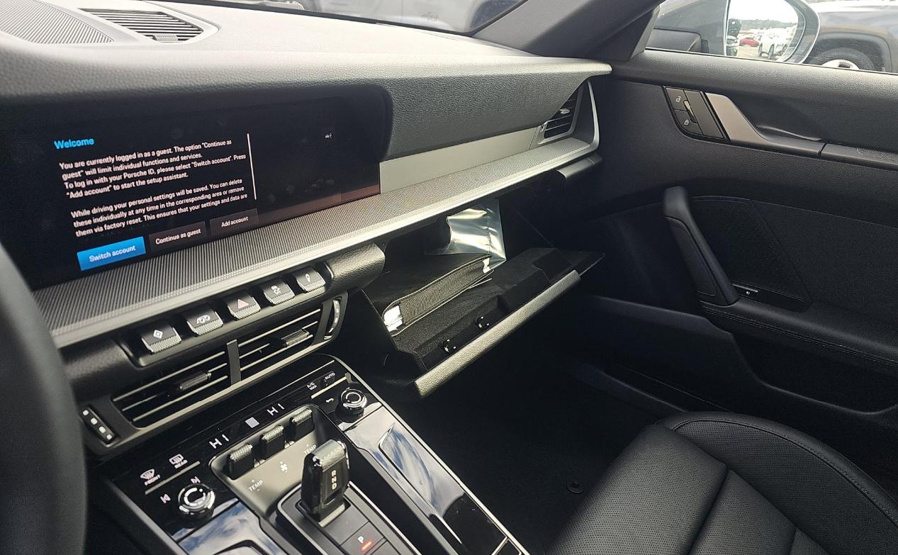 Porsche 911 Carrera Cabriolet 2025