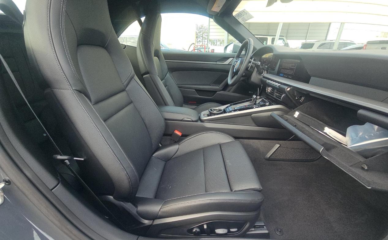 Porsche 911 Carrera Cabriolet 2025