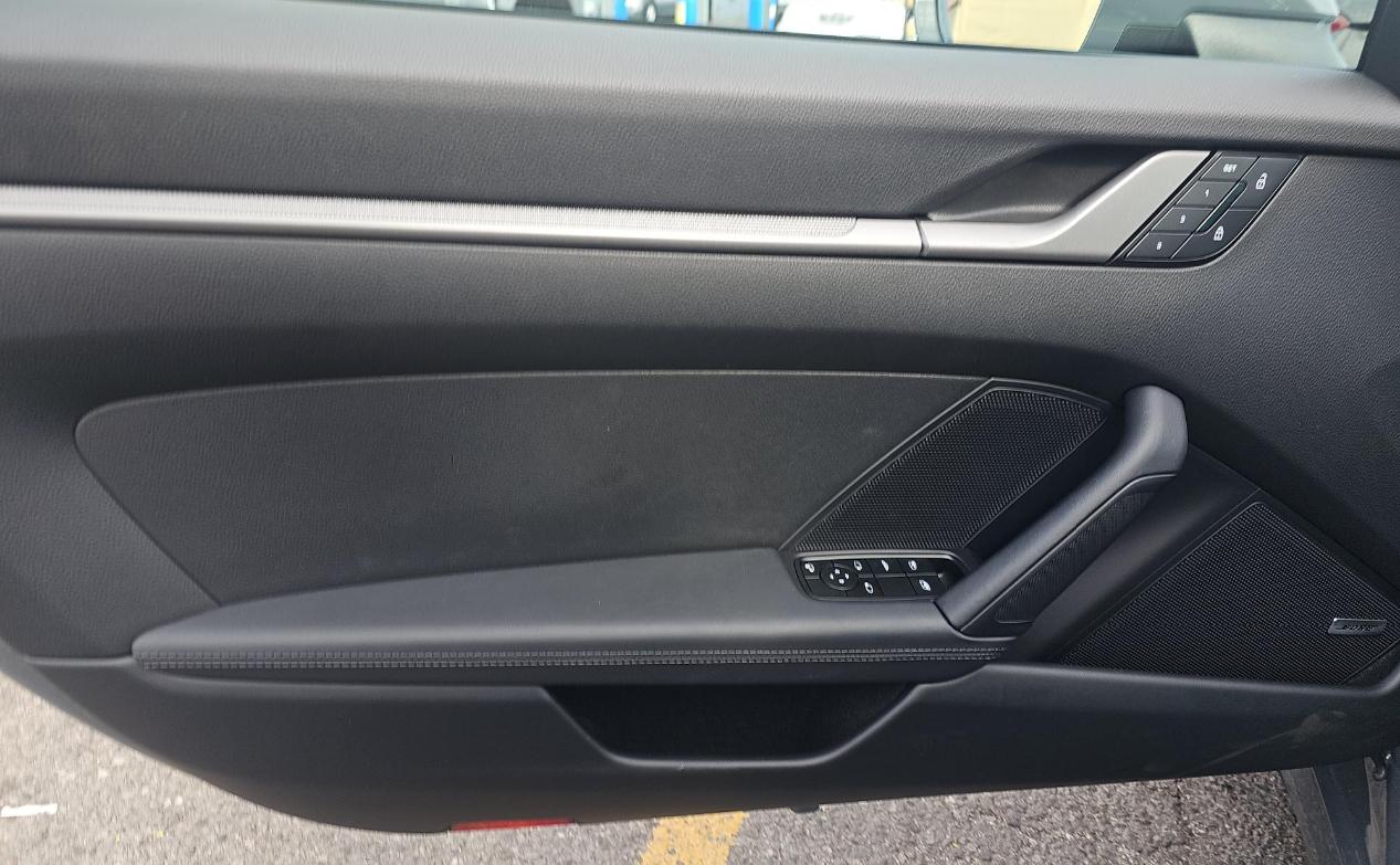 Porsche 911 Carrera Cabriolet 2025