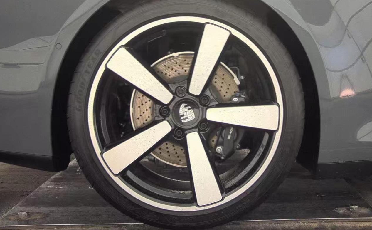 Porsche 911 Carrera Cabriolet 2025