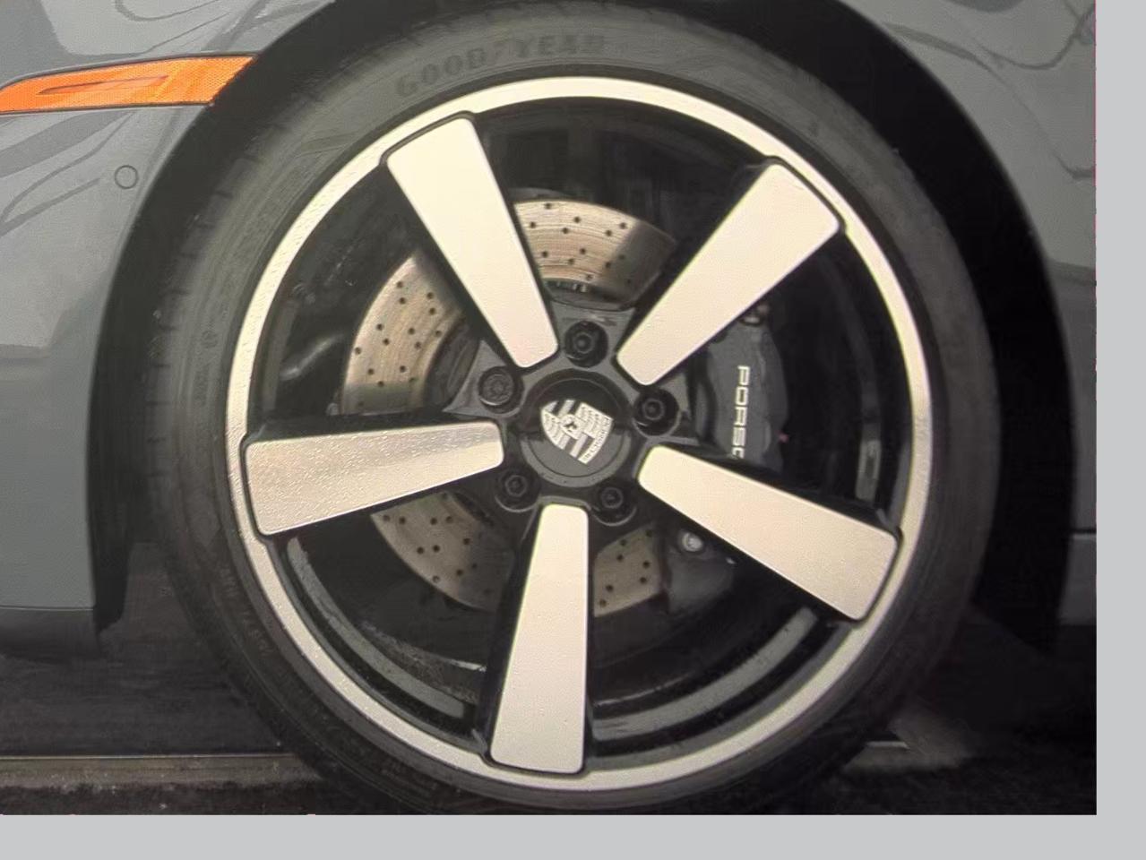 Porsche 911 Carrera Cabriolet 2025