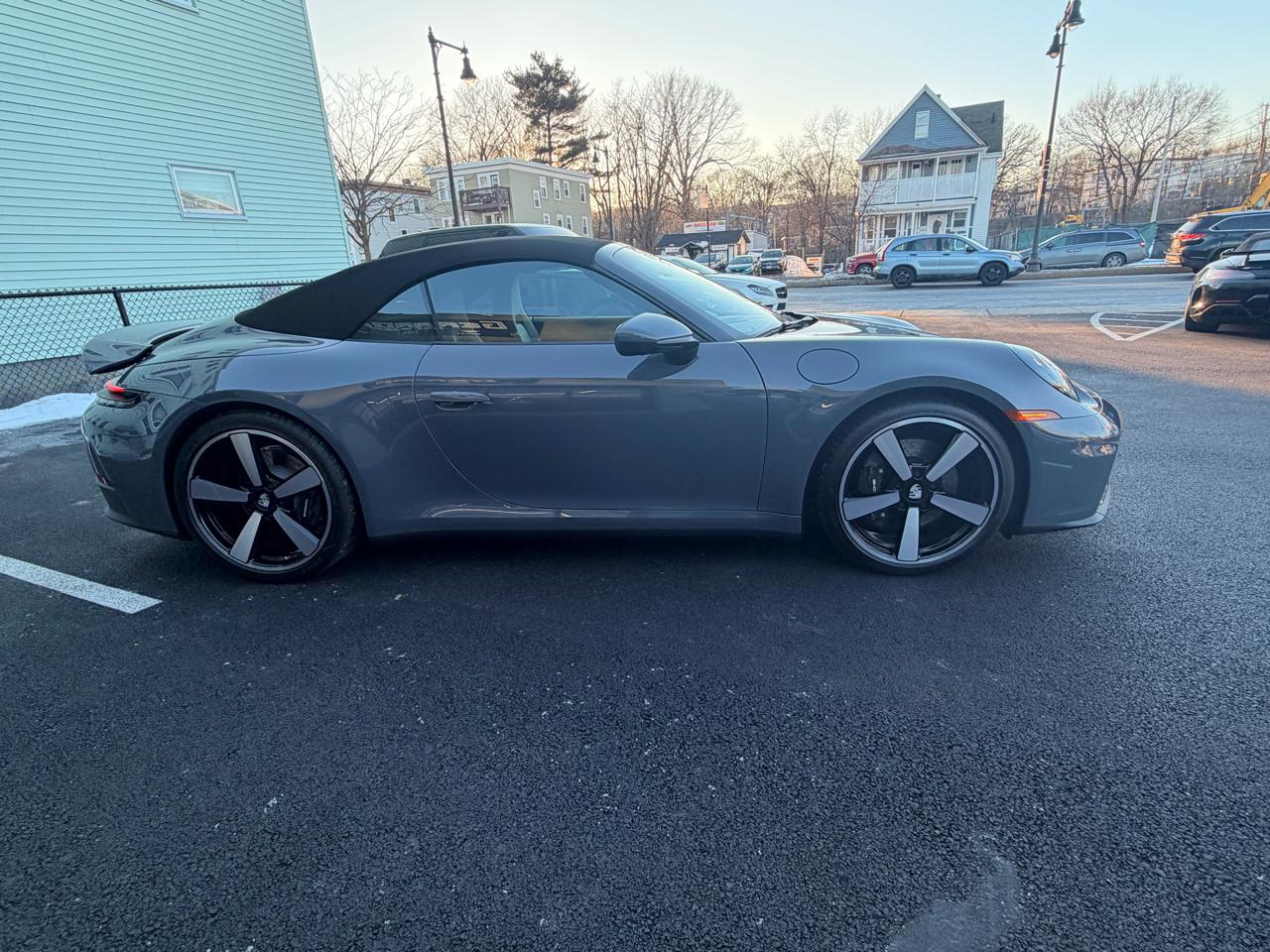 Porsche 911 Carrera Cabriolet 2025