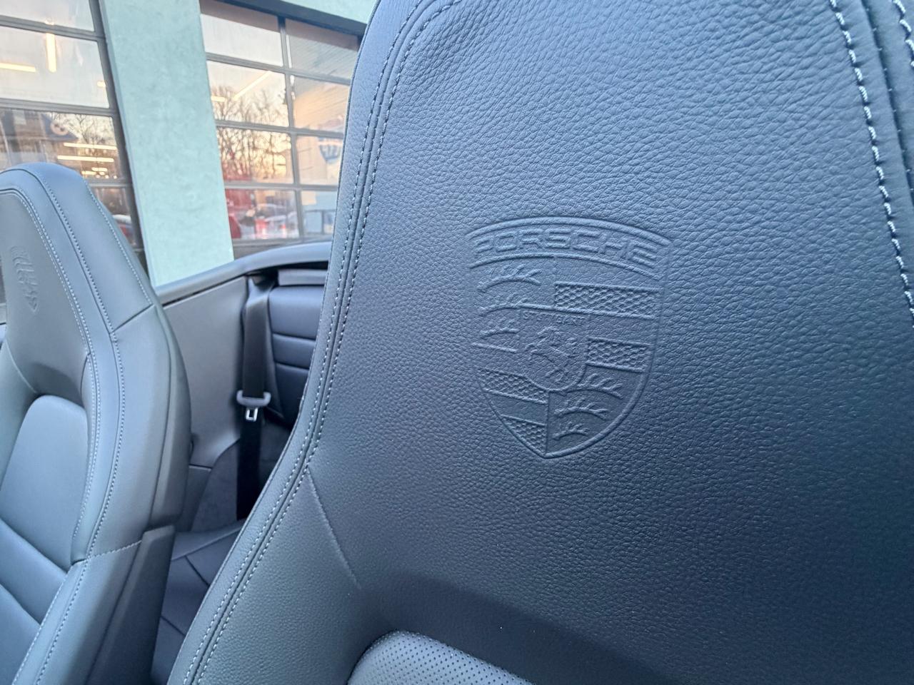 Porsche 911 Carrera Cabriolet 2025