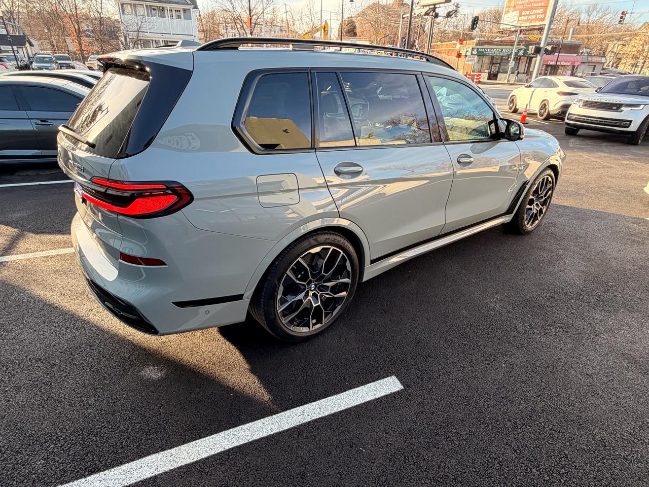 BMW X7 M60i Sports Activity Vehicle 2024