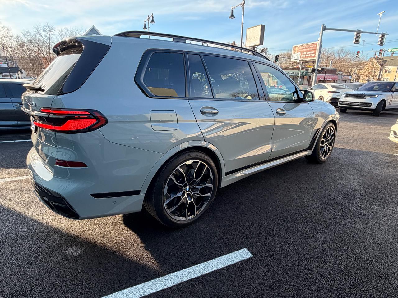 BMW X7 M60i Sports Activity Vehicle 2024