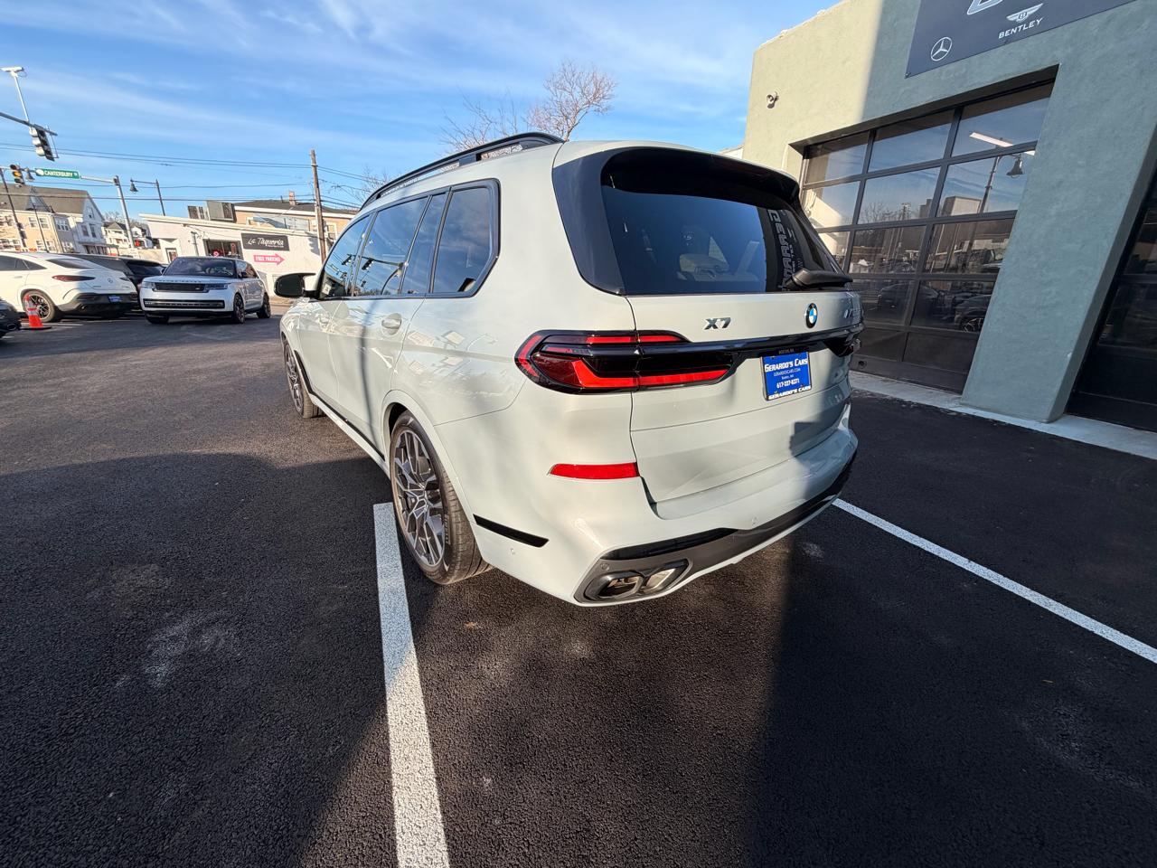 BMW X7 M60i Sports Activity Vehicle 2024