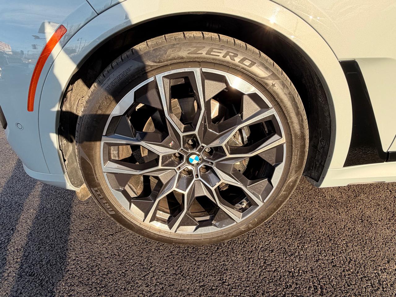 BMW X7 M60i Sports Activity Vehicle 2024