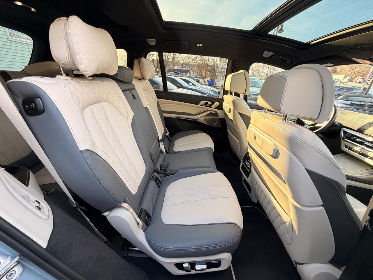 BMW X7 M60i Sports Activity Vehicle 2024