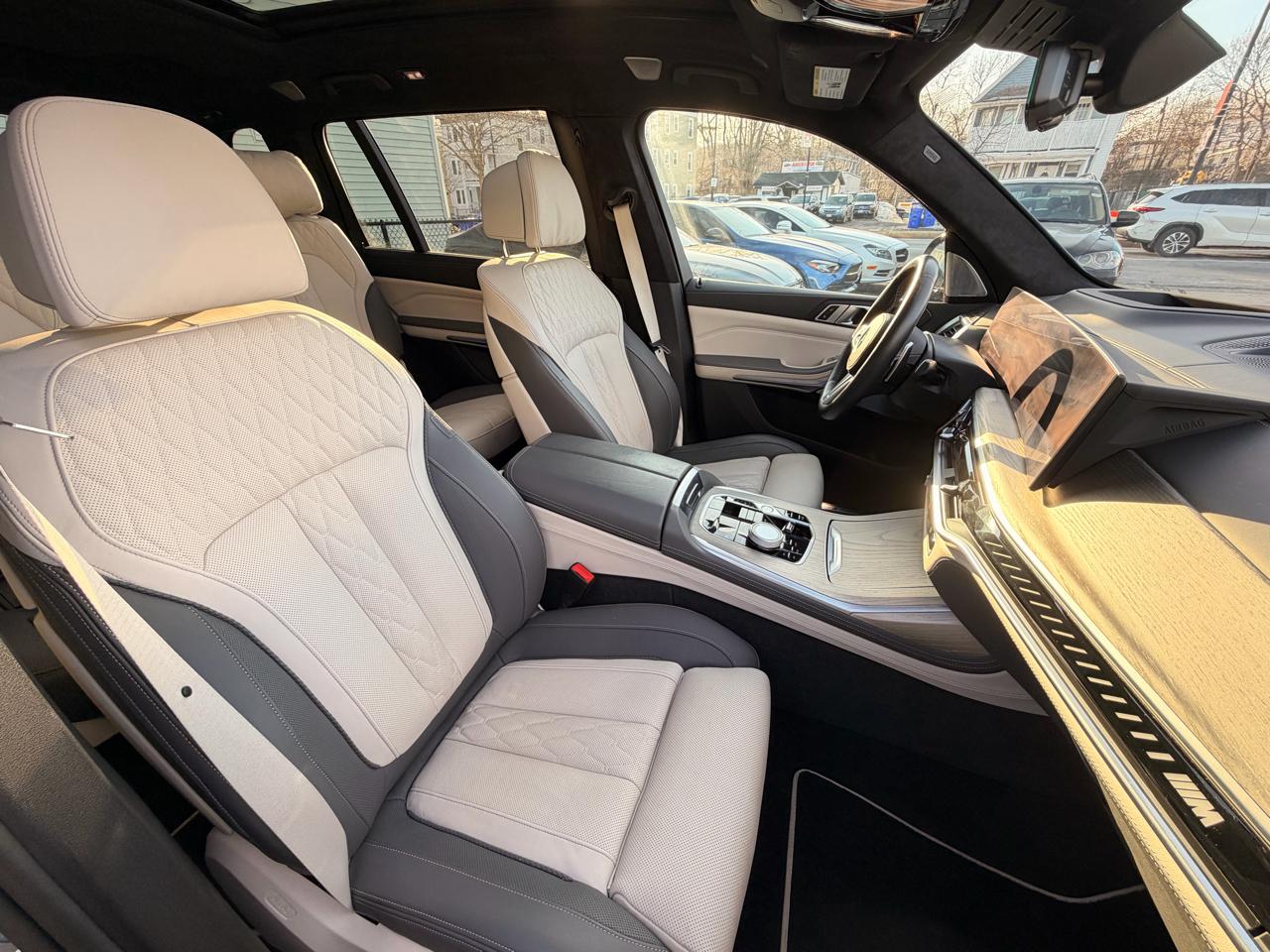 BMW X7 M60i Sports Activity Vehicle 2024