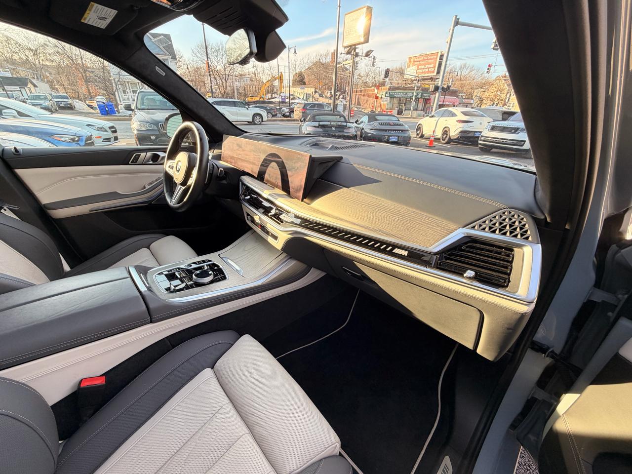 BMW X7 M60i Sports Activity Vehicle 2024