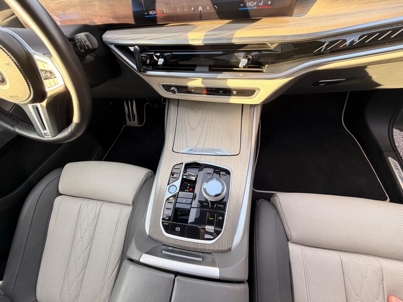 BMW X7 M60i Sports Activity Vehicle 2024