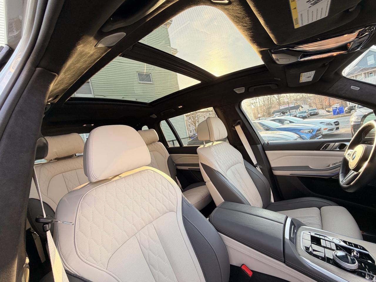 BMW X7 M60i Sports Activity Vehicle 2024