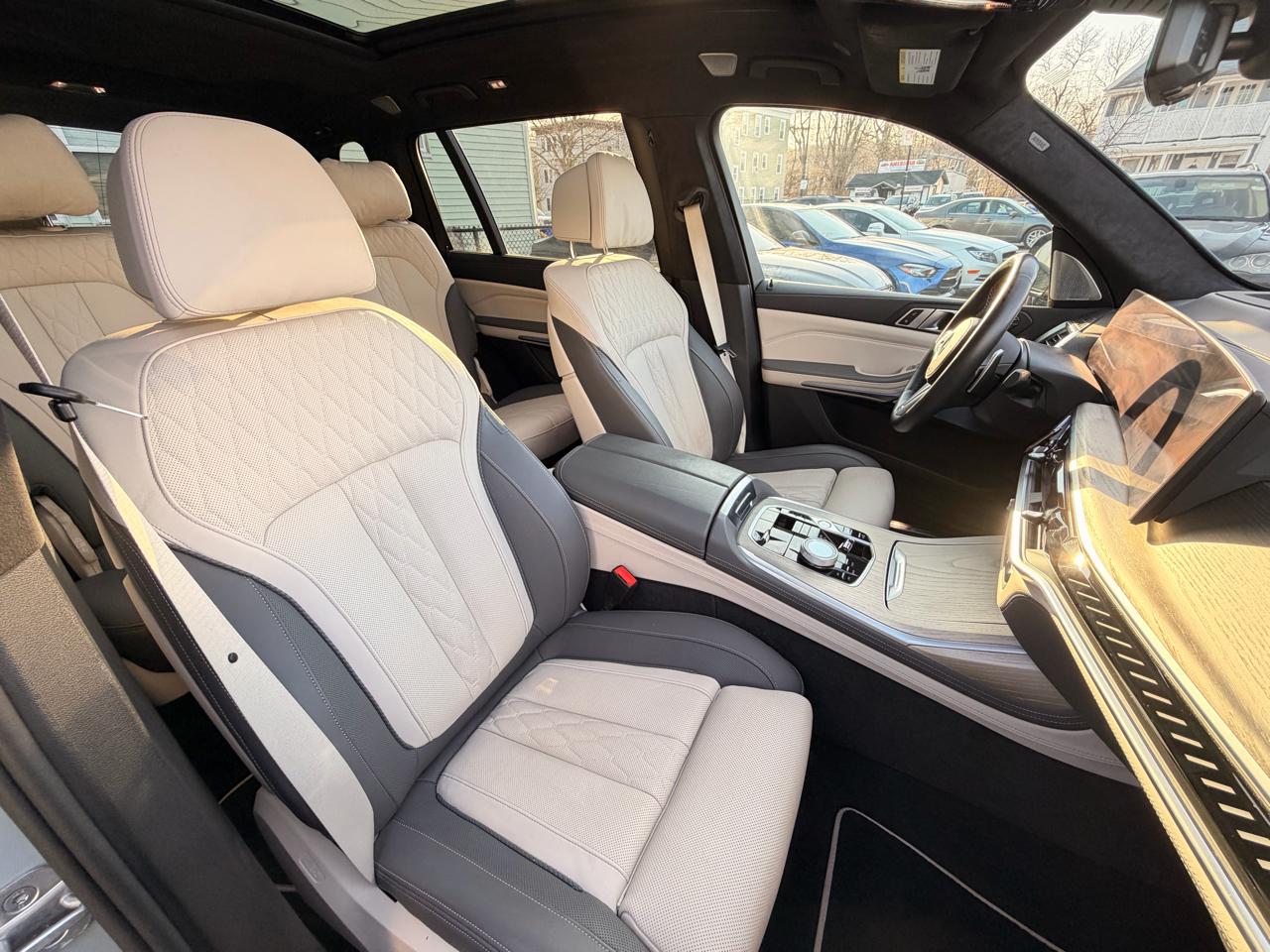 BMW X7 M60i Sports Activity Vehicle 2024