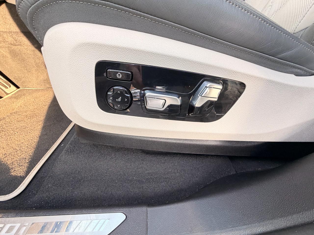 BMW X7 M60i Sports Activity Vehicle 2024