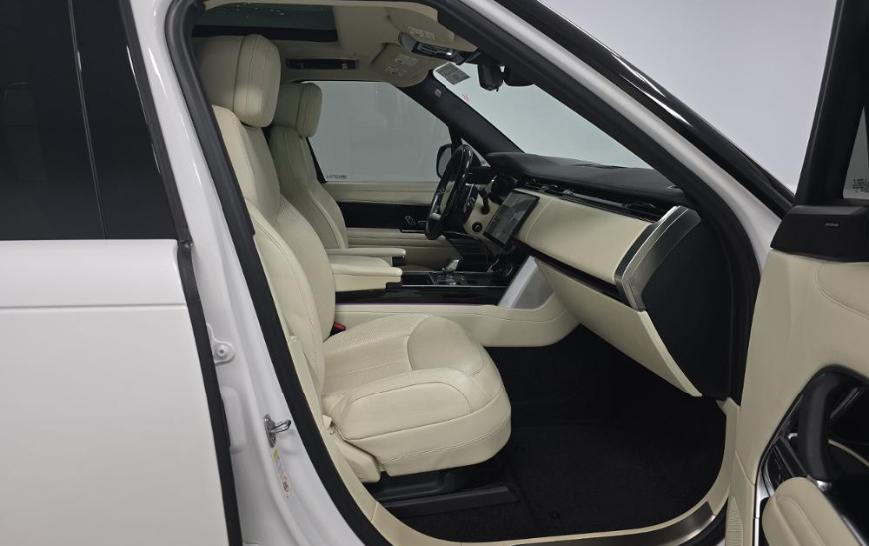 Land Rover Range Rover P400 SE LWB 7 Seat 2023