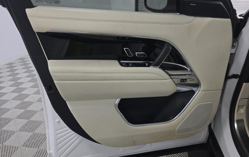 Land Rover Range Rover P400 SE LWB 7 Seat 2023