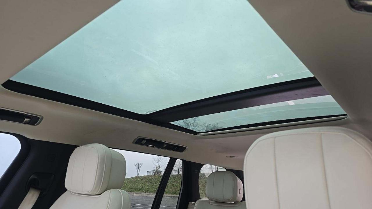 Land Rover Range Rover P400 SE LWB 7 Seat 2023