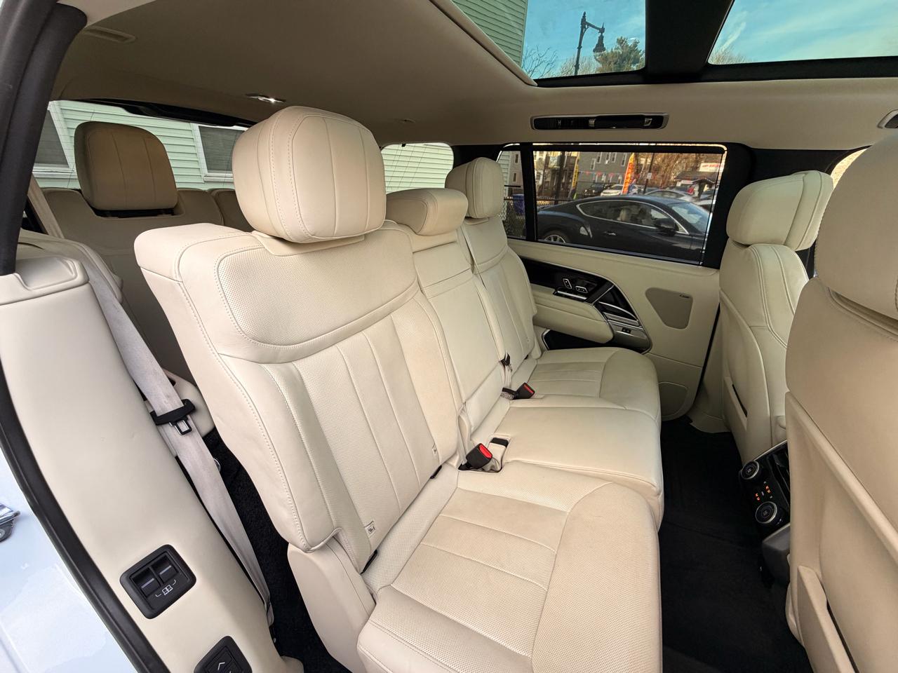 Land Rover Range Rover P400 SE LWB 7 Seat 2023