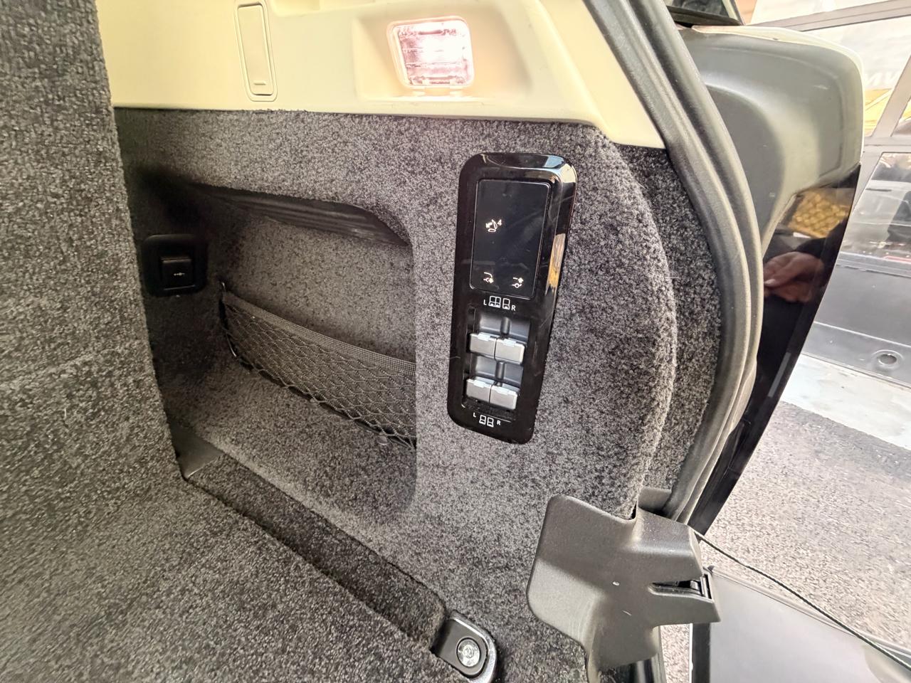 Land Rover Range Rover P400 SE LWB 7 Seat 2023