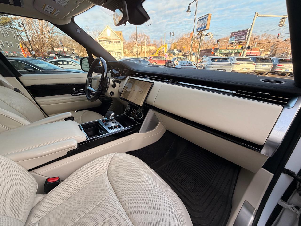 Land Rover Range Rover P400 SE LWB 7 Seat 2023