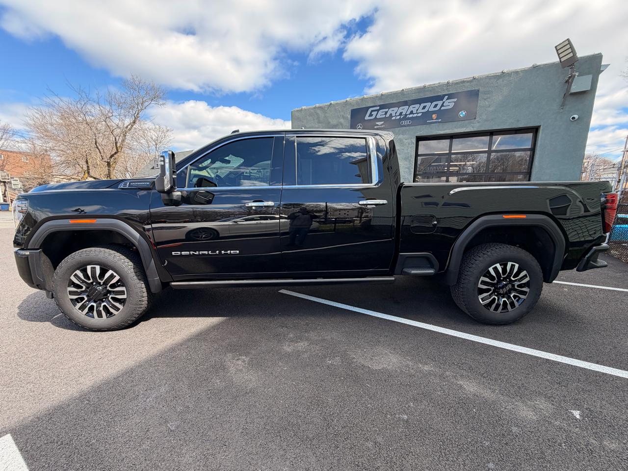 GMC Sierra 3500HD 4WD Crew Cab 159" Denali Ultimate 2025