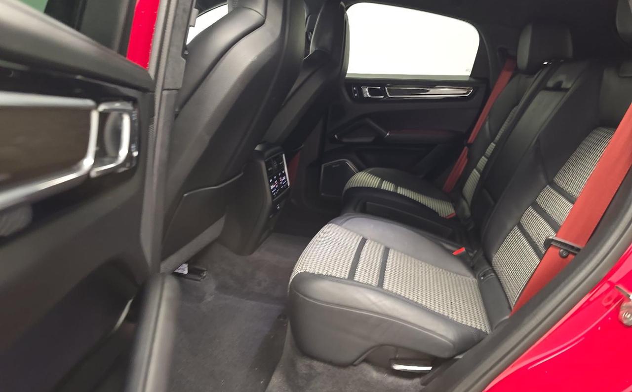 Porsche Cayenne GTS Coupe AWD 2021