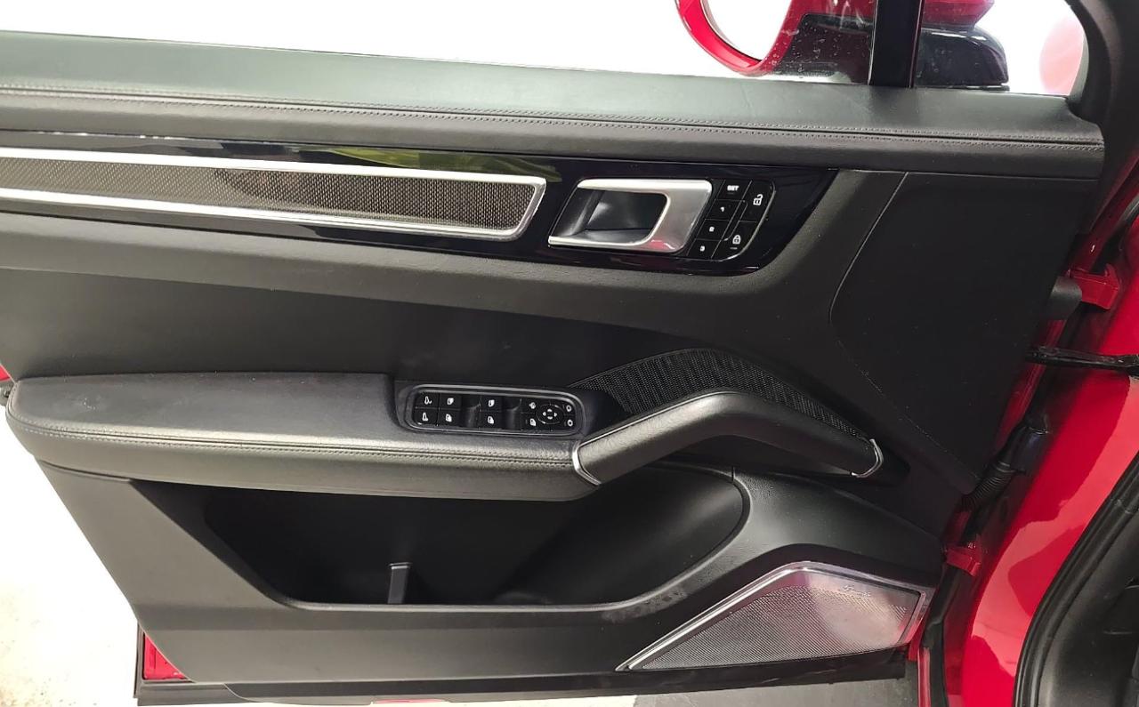 Porsche Cayenne GTS Coupe AWD 2021