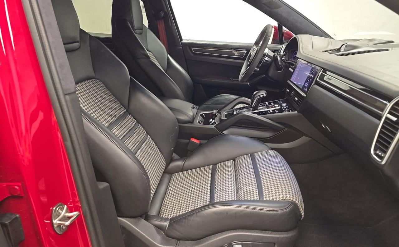 Porsche Cayenne GTS Coupe AWD 2021