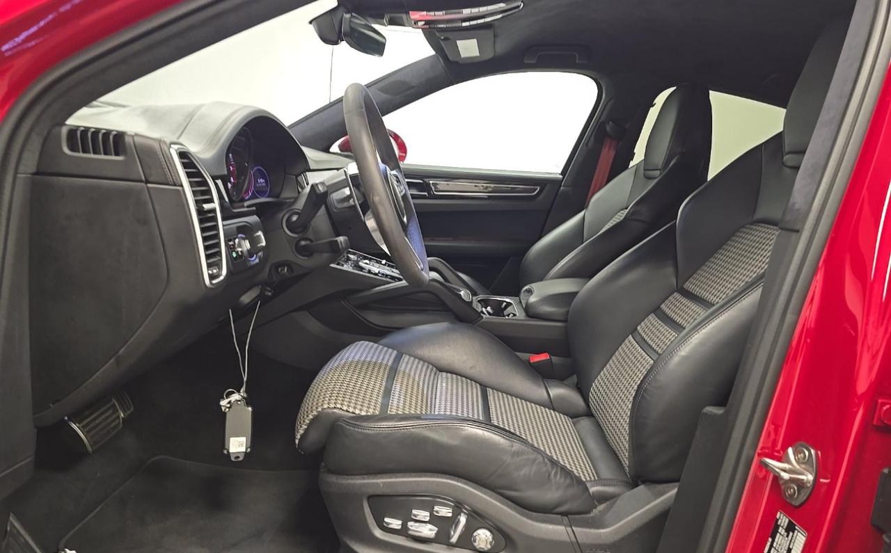 Porsche Cayenne GTS Coupe AWD 2021