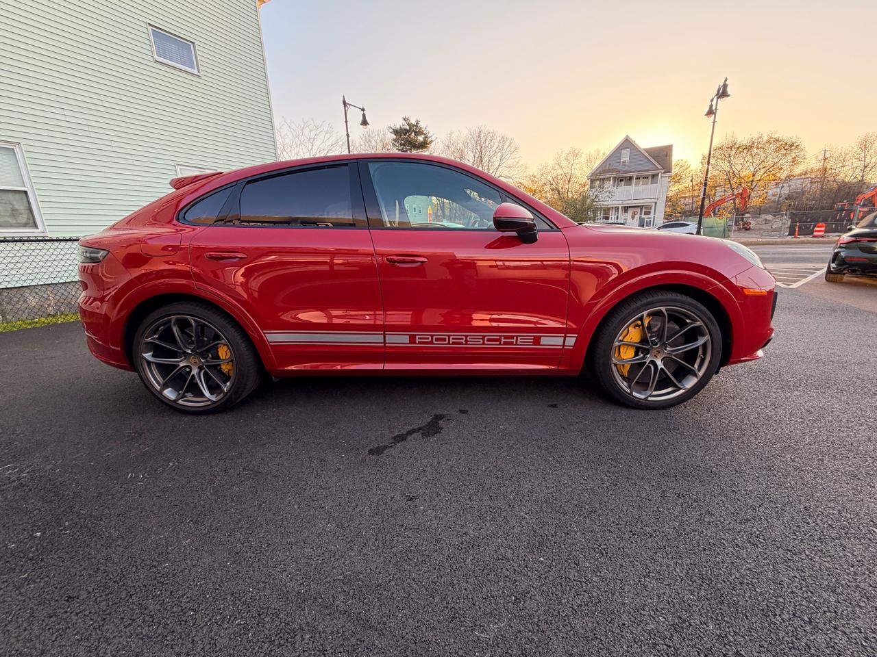 Porsche Cayenne GTS Coupe AWD 2021