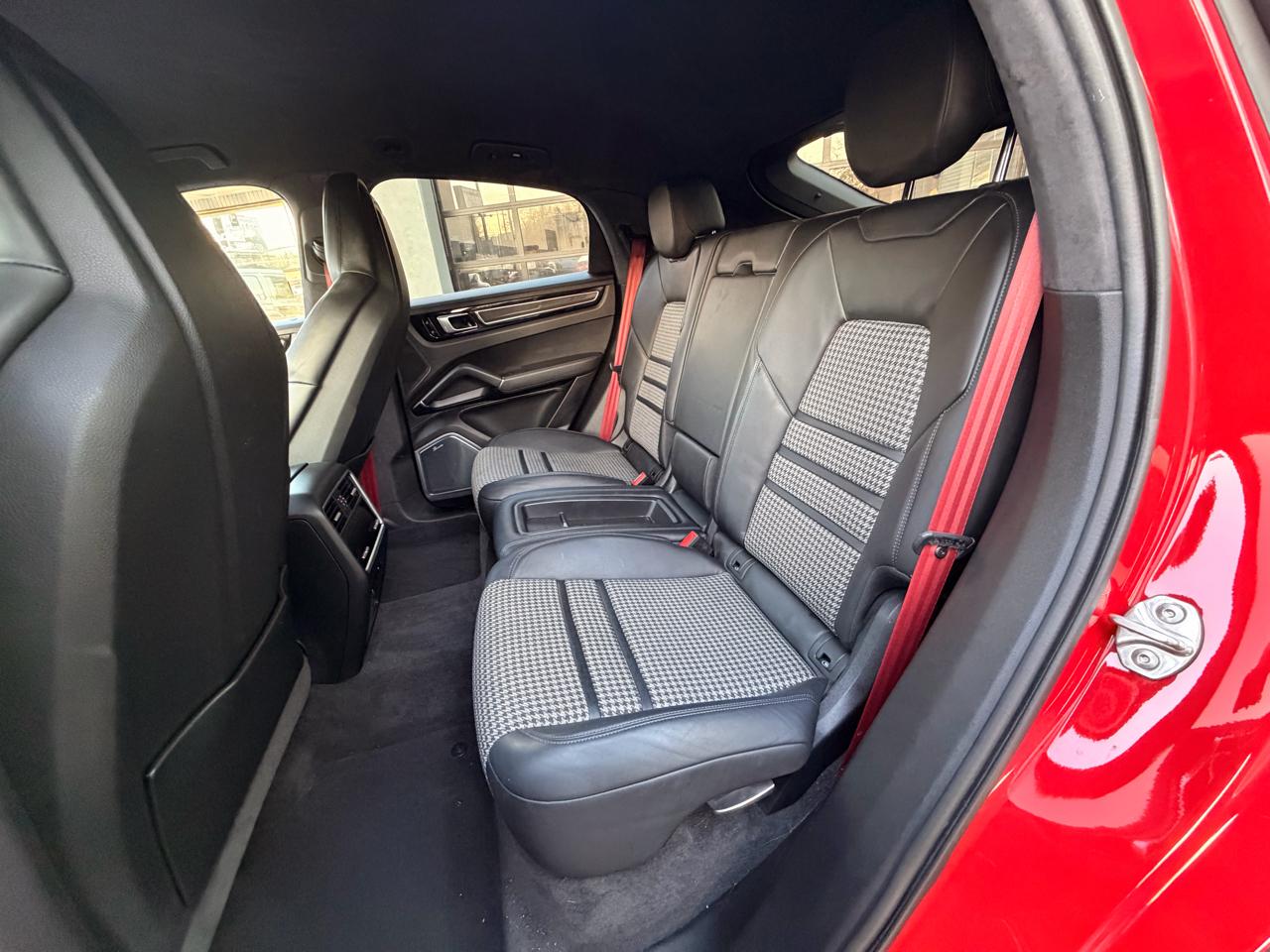 Porsche Cayenne GTS Coupe AWD 2021