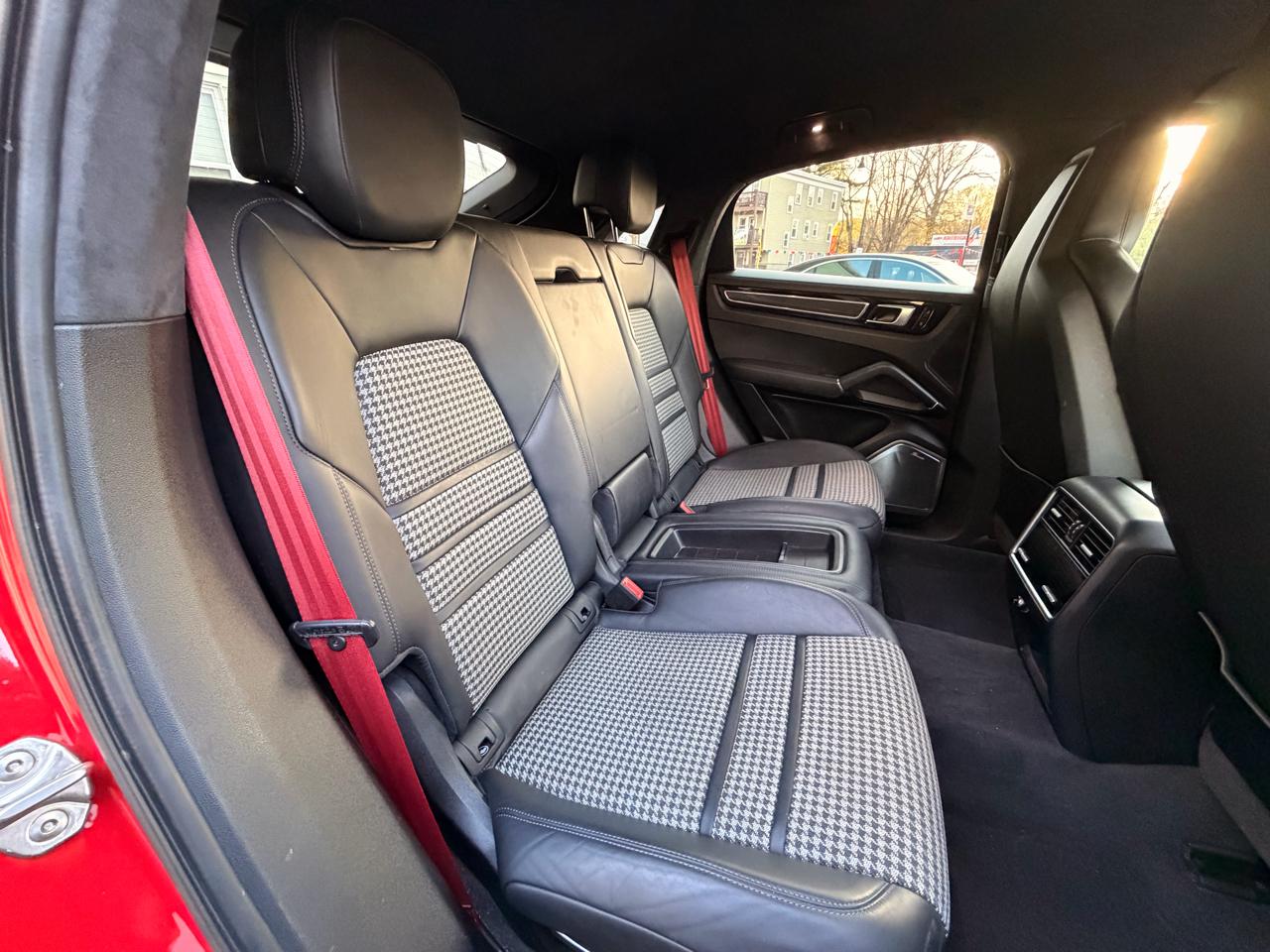 Porsche Cayenne GTS Coupe AWD 2021