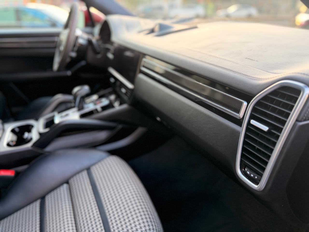 Porsche Cayenne GTS Coupe AWD 2021