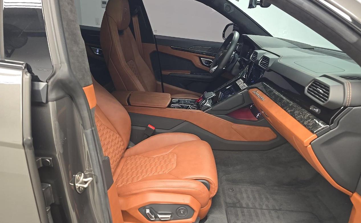 Lamborghini Urus AWD 2022