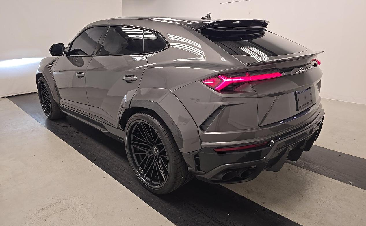 Lamborghini Urus AWD 2022