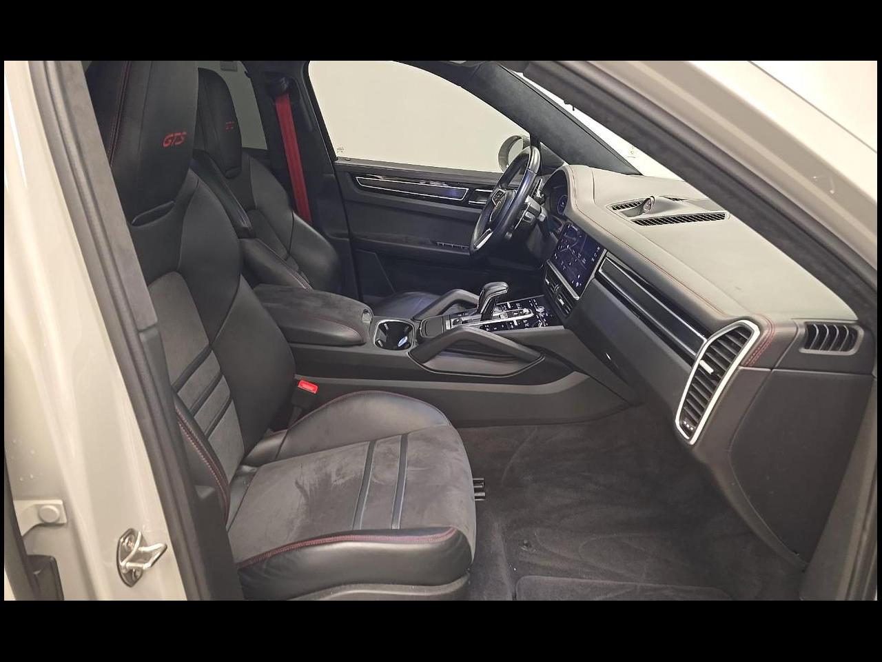 Porsche Cayenne GTS Coupe AWD 2022