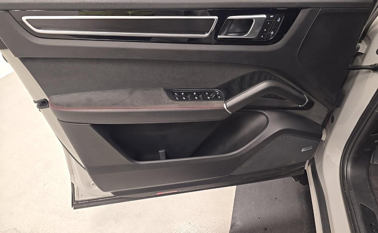 Porsche Cayenne GTS Coupe AWD 2022