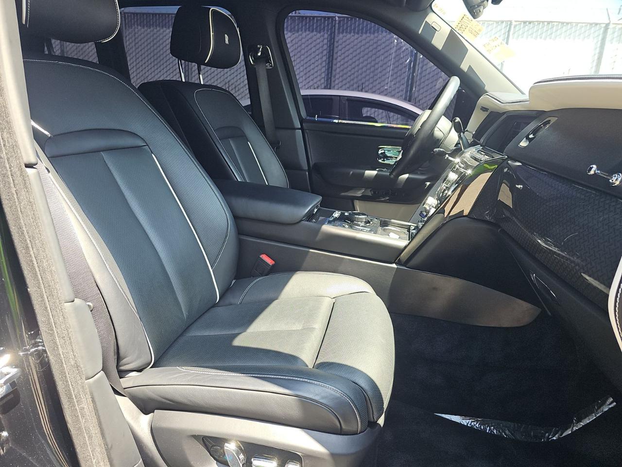 Rolls-Royce Cullinan Black Badge Sport Utility 2023