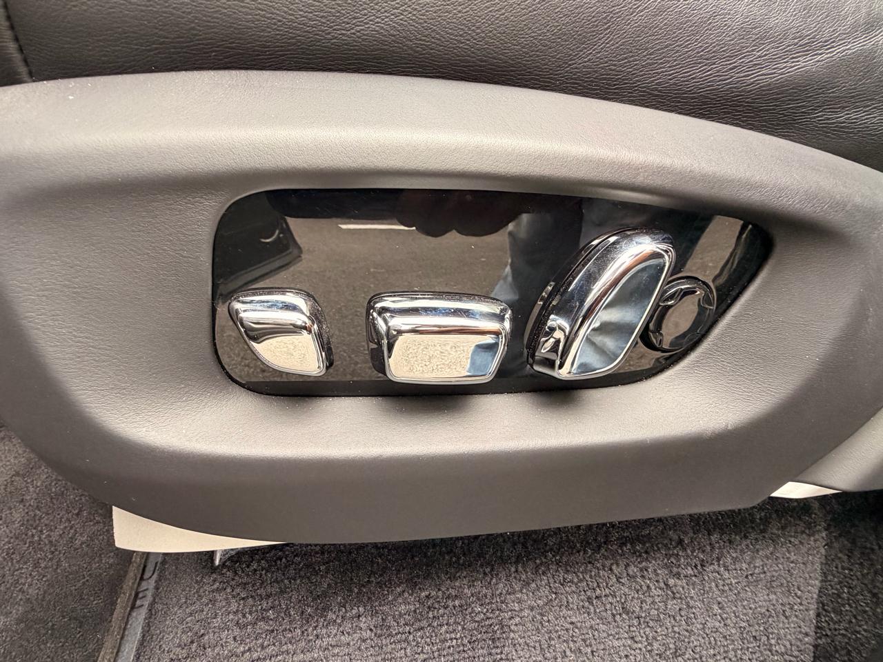 Rolls-Royce Cullinan Black Badge Sport Utility 2023