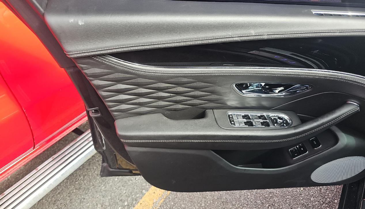 Bentley Flying Spur V8 Sedan 2021