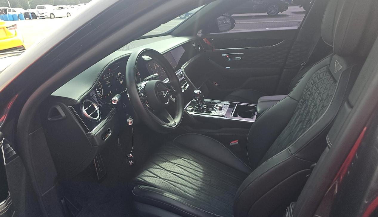 Bentley Flying Spur V8 Sedan 2021