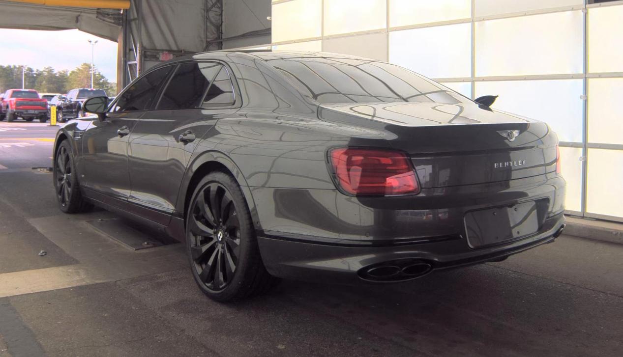 Bentley Flying Spur V8 Sedan 2021