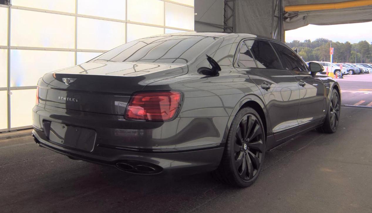 Bentley Flying Spur V8 Sedan 2021