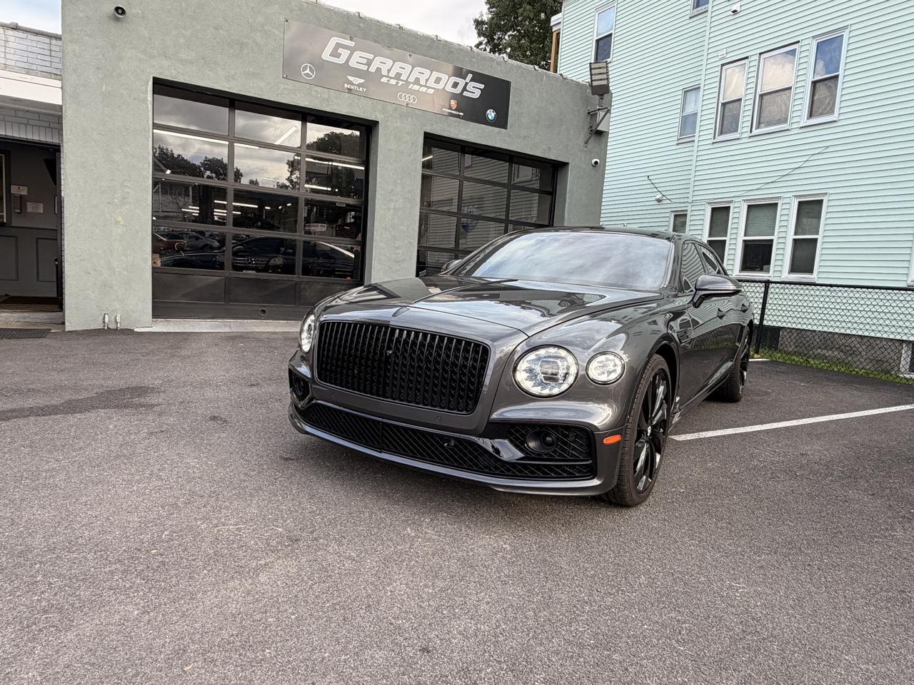Bentley Flying Spur V8 Sedan 2021