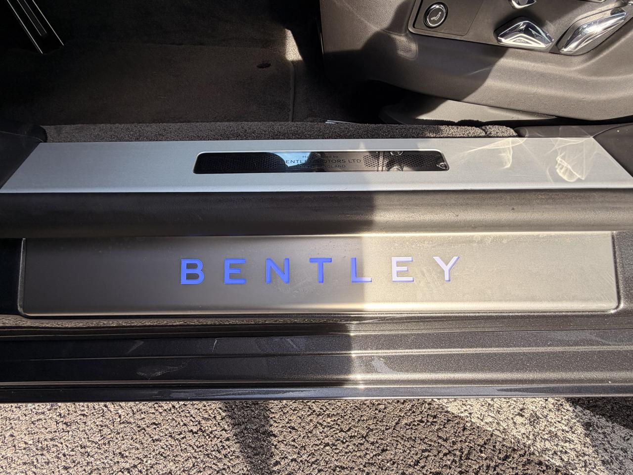 Bentley Flying Spur V8 Sedan 2021