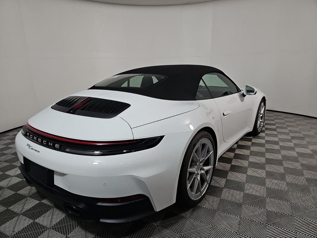 Porsche 911 Carrera Cabriolet 2025