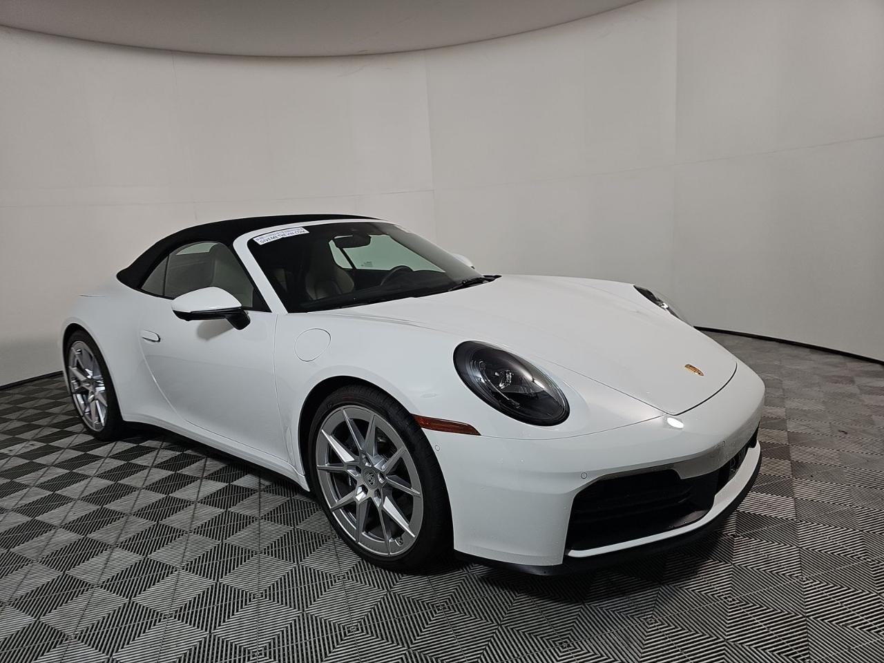 Porsche 911 Carrera Cabriolet 2025