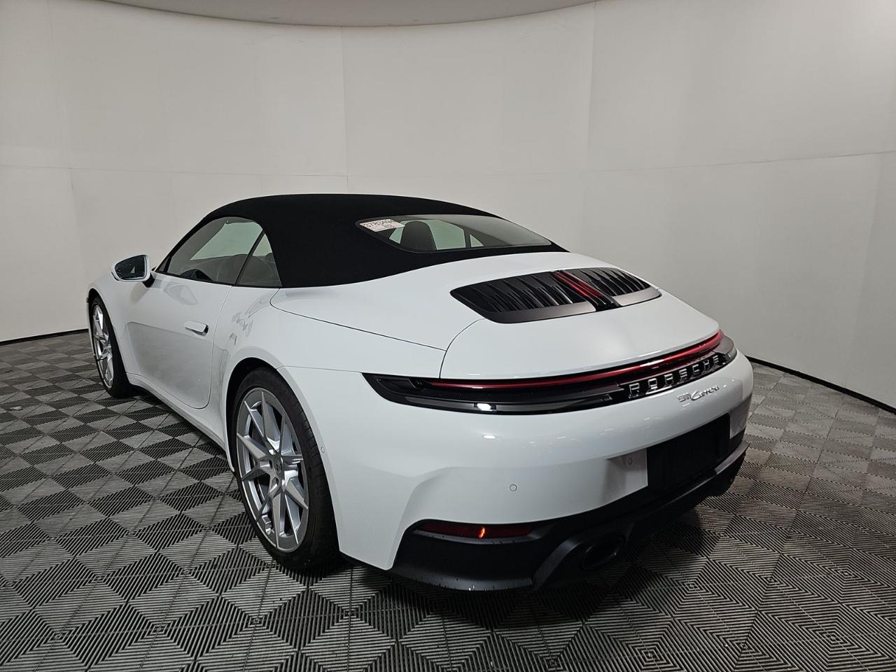 Porsche 911 Carrera Cabriolet 2025
