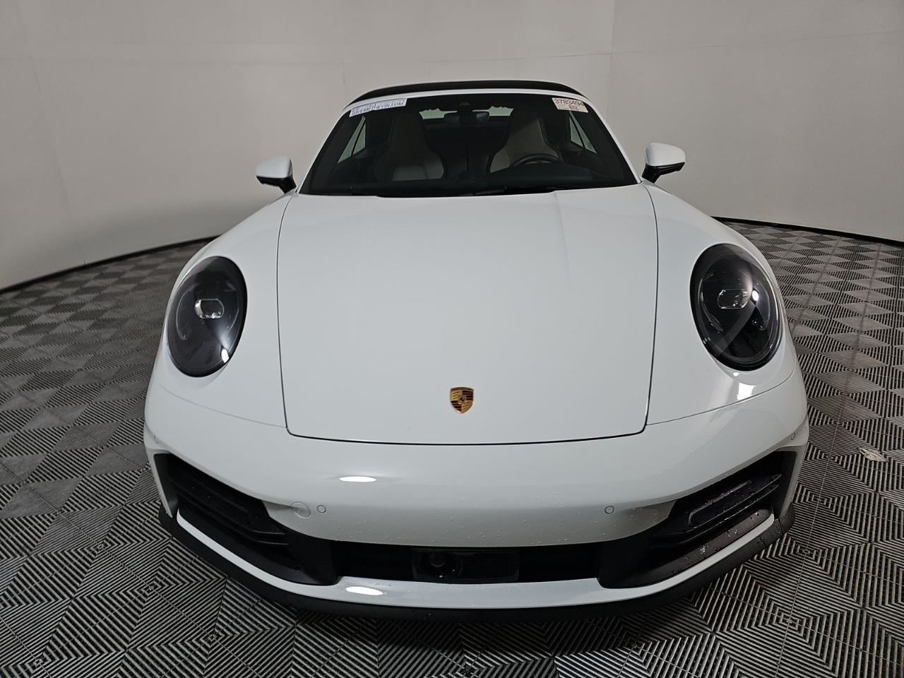 Porsche 911 Carrera Cabriolet 2025