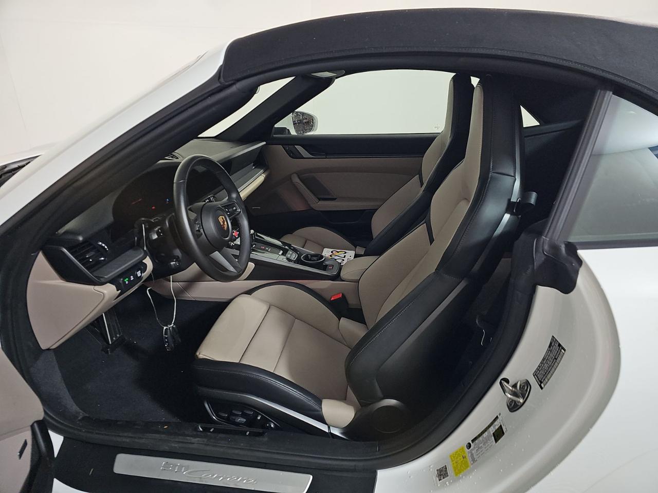 Porsche 911 Carrera Cabriolet 2025